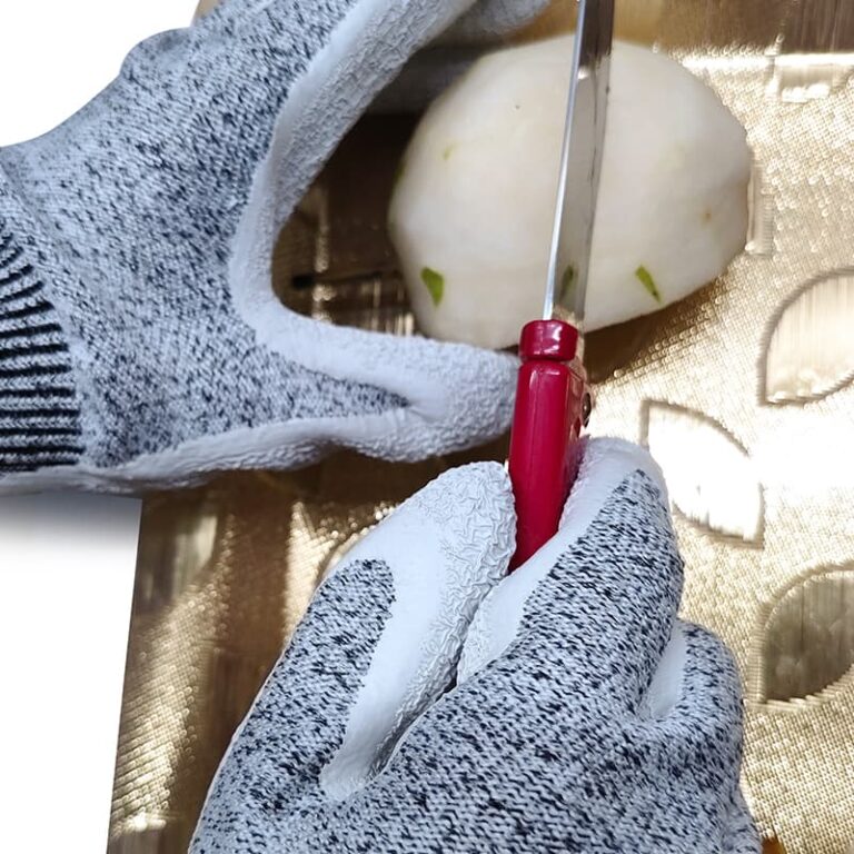 Oil Resistant Gloves for Machine Maintenance Operations